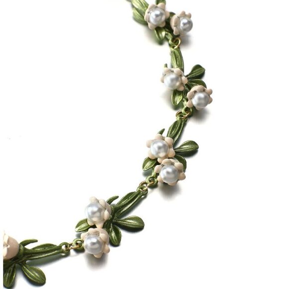 White Floral Leaf Necklace Trendy Alloy Enamel Lily Valley Gold Color Choker NEW - Picture 3 of 5